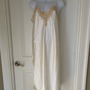 Vintage Intimo Amore long nightgown embroidered lace and pearls size S